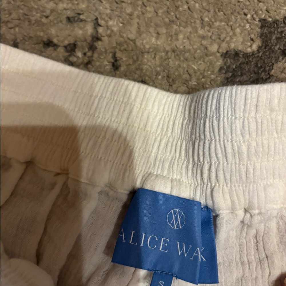 Wide Leg Pull-On Pants in White - Picture 4 of 6